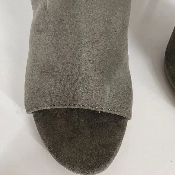 Christian Siriano Taupe / Green Faux Suede Open Toe High Heels Sz 8.5 - Picture 5 of 15